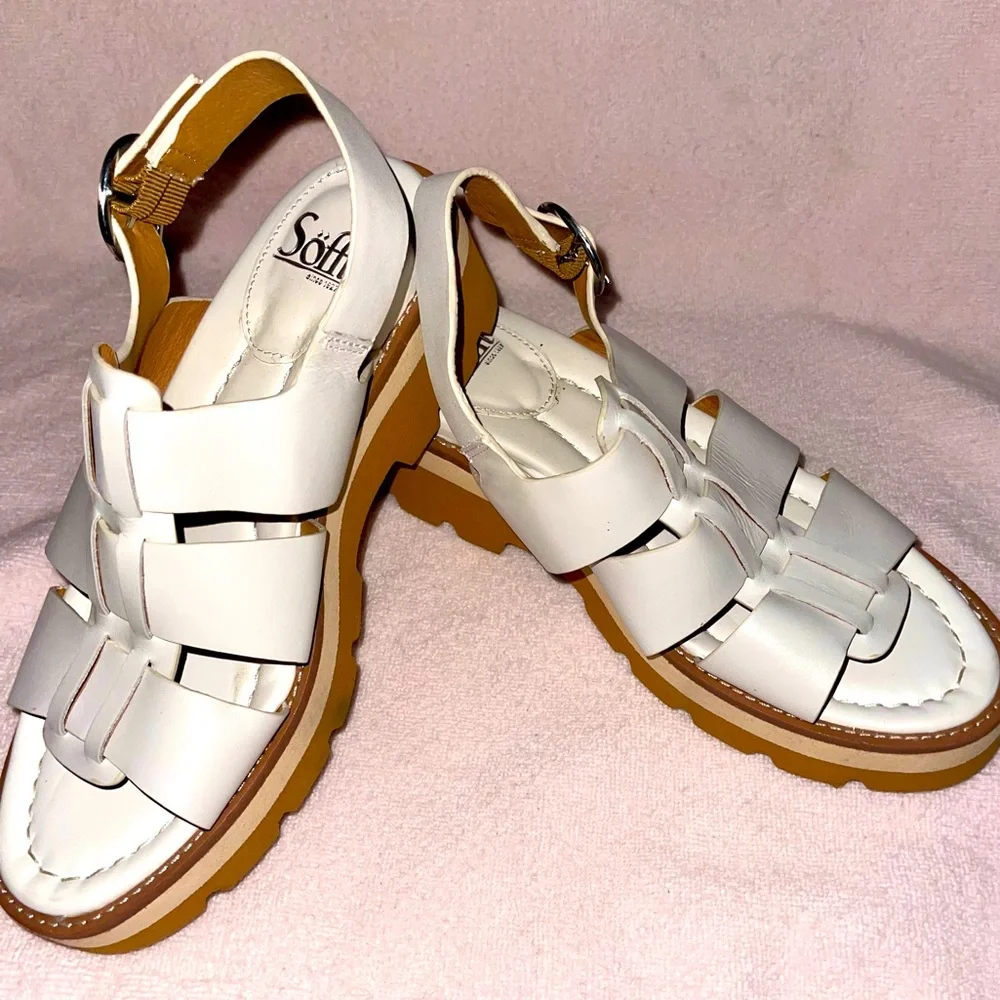 "SOFFT" LADIES PLATFORM SANDAL WITH BUCKLE IN WHITE, SUPER COMFORTABLE; SIZE 9M - Picture 1 of 5